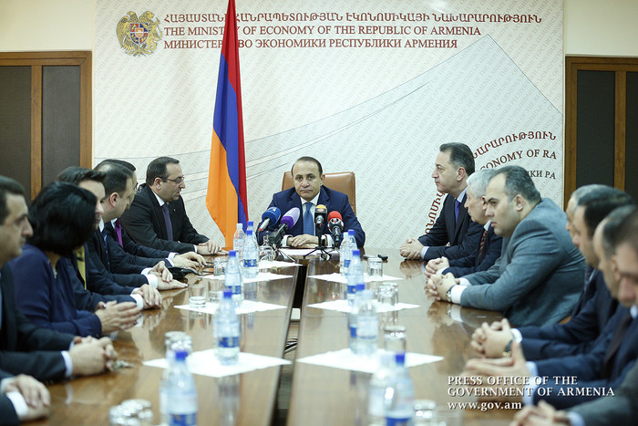 ՀՀ վարչապետն Էկոնոմիկայի նախարարության աշխատակազմին է ներկայացրել նորանշանակ նախարար Արծվիկ Մինասյան