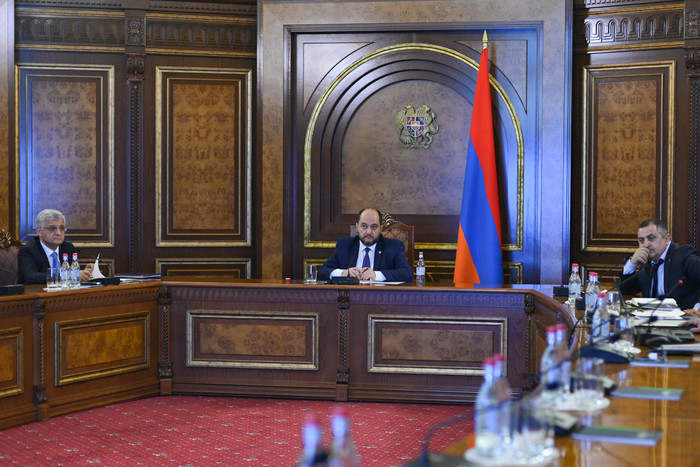 Արայիկ Հարությունյանի գլխավորությամբ քննարկվել է Արթուր Աբրահամի անվան մարզահամալիրի կառուցման հետ կ