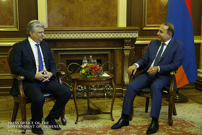 Վարչապետն ընդունել է շվեյցարահայ գործարար Վարդան Սրմաքեշին