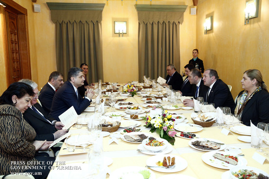 Տիգրան Սարգսյանն աշխատանքային ճաշ է ունեցել Գիորգի Մարգվելաշվիլիի հետ