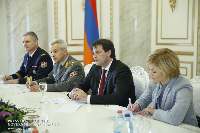 Վարչապետն ընդունել է Սերբիայի պաշտպանության նախարարին