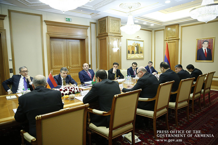 Վարչապետն Աշխաբադում հանդիպել է Թուրքմենստանի նախարարների կաբինետի անդամների հետ
