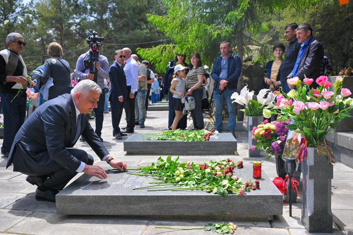 Փոխվարչապետ Մհեր Գրոգորյանը Ապարանում մասնակցել է Հանրապետության տոնին նվիրված միջոցառմանը