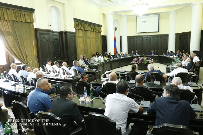 Վարչապետն ընդունել է կոնյակի և գինու արտադրությամբ զբաղվող ընկերությունների ներկայացուցիչներին