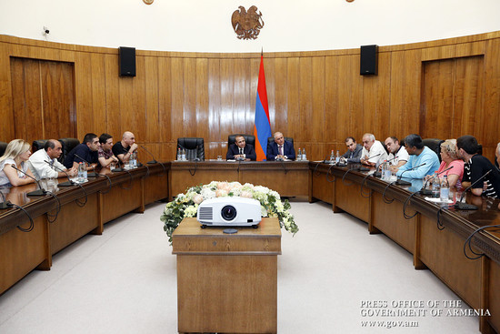 ՀՀ վարչապետն ընդունել է տոնավաճառներում գործունեություն ծավալող տնտեսվարողներին