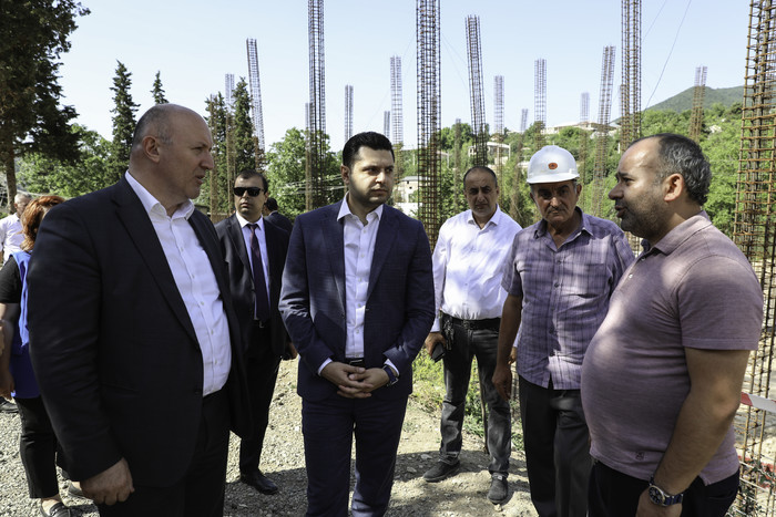 Ճանապարհների հիմնանորոգում, դպրոցի կառուցում, սոցիալական ծառայությունների տարածքային կենտրոնի բացում