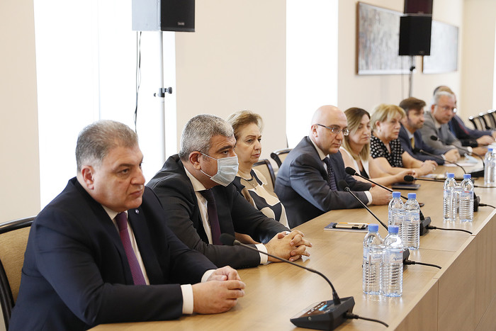 Արայիկ Հարությունյանն ԱԳՆ աշխատակազմին է ներկայացրել նախարարի նորանշանակ առաջին տեղակալ Արմեն Գրիգոր
