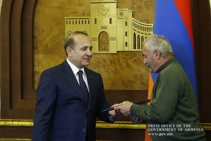 Վարչապետը պարգևատրել է Չեռնոբիլի ատոմային էլեկտրակայանի վթարի հետևանքների վերացման աշխատանքներին մաս