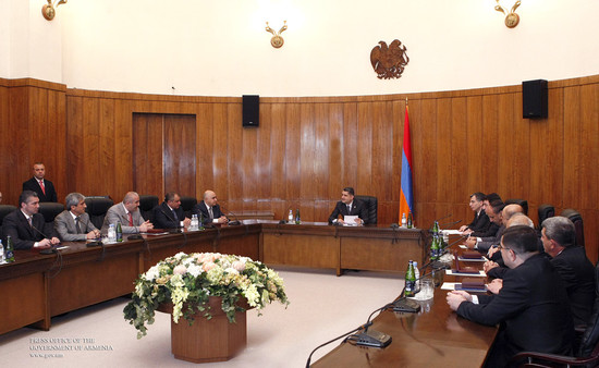 Վարչապետը հուշամեդալներով է պարգևատրել Հայաստանի տնտեսությունում ներդրումներ կատարած գործարարներին