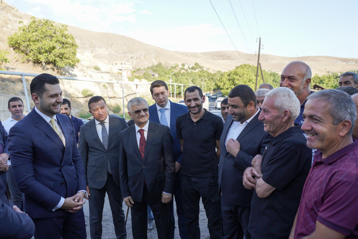 Փոխվարչապետ Մաթևոսյանը Ողջաբերդ բնակավայրում հանդիպել է սողանքային գոտում գտնվող տների բնակիչներին․