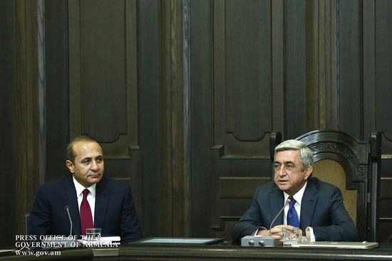 Նախագահ Սերժ Սարգսյանը կառավարության անդամներին ներկայացրել է ՀՀ նորանշանակ վարչապետին
