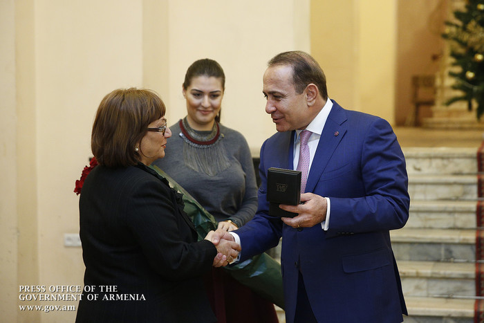 Վարչապետը շնորհավորել է ԶԼՄ-ների ներկայացուցիչներին Ամանորի և Սուրբ Ծնունդի առթիվ