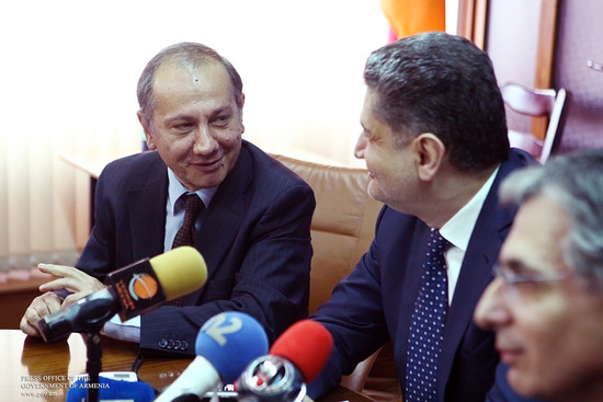Վարչապետն աշխատակազմերին է ներկայացրել նորանշանակ նախարարներին