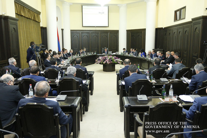 Վարչապետը հանձնարարականներ է տվել տրանսպորտի, լիցենզավորման, ընդերքի և ԴԱՀԿ-ի գործունեության հետ կապ