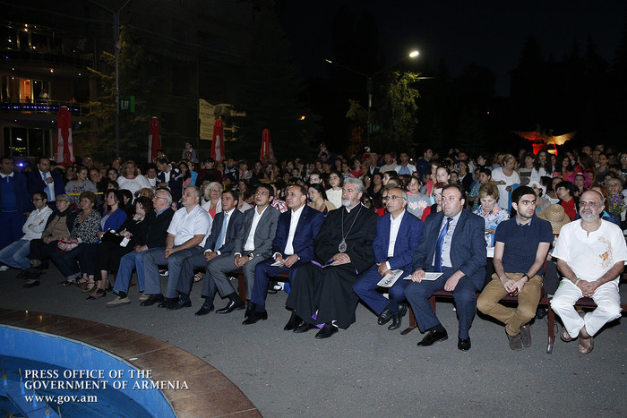 ՀՀ վարչապետը ներկա է գտնվել մնջախաղի թատրոնների միջազգային 5-րդ փառատոնի բացմանը