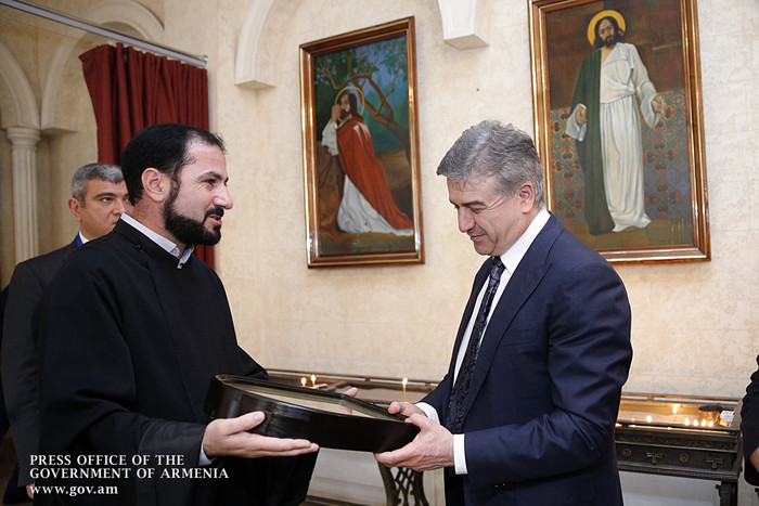 Կարեն Կարապետյանն այցելել է Տաշքենդի Սուրբ Փիլիպոս հայկական եկեղեցի ու հանդիպել համայնքի ներկայացուց