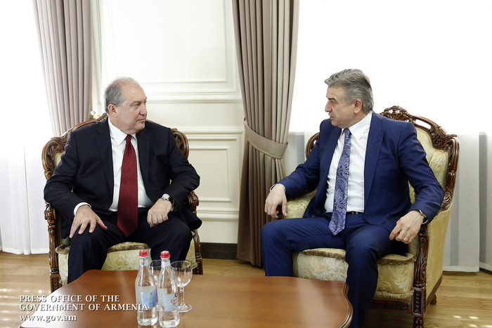 Կարեն Կարապետյանը ՀՀ նախագահ Արմեն Սարգսյանին ներկայացրել է կառավարության հրաժարականի դիմումը