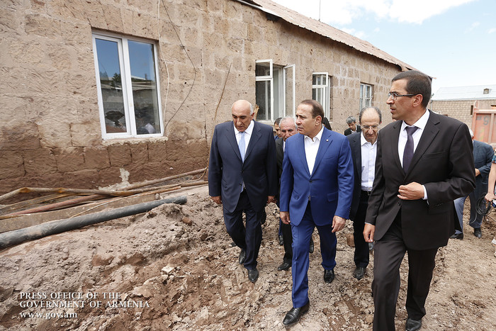 Վարչապետն այցելել է Արթիկ, Օհանավան և Կարբի համայնքներ