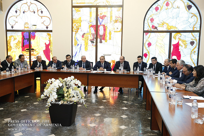 Վարչապետը գինեգործների հետ քննարկել է ոլորտի զարգացմանը վերաբերող հարցեր