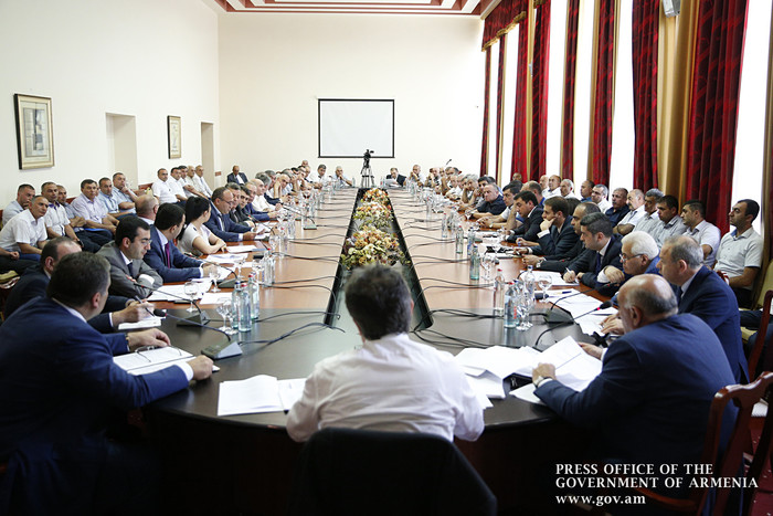 «Սահմանամերձ համայնքներում պետք է ժամանակակից ու որակյալ կրթություն ապահովենք». Վարչապետը խորհրդակցո