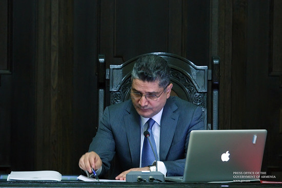 Կառավարությունը ձեռնամուխ է լինում 2014թ. պետբյուջեի նախագծի քննարկմանը