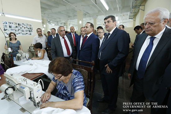 Հովիկ Աբրահամյանն այցելել է Լեռնային Ղարաբաղում գործող ձեռնարկություններ