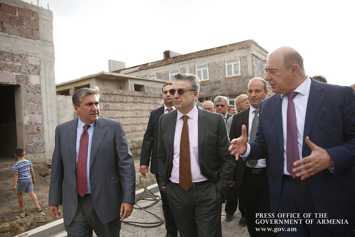 Վարչապետը խորհրդակցություն է անցկացրել Շիրակի մարզպետարանում և հետևել «Կումայրի» պատմական կենտրոնի զ