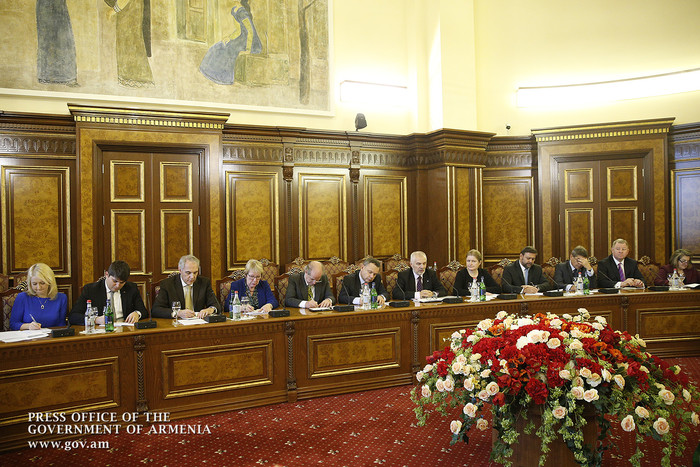 Վարչապետը ԵՄ անդամ պետությունների դեսպանների հետ քննարկել է ՀՀ-ԵՄ համագործակցության զարգացմանը վերաբ