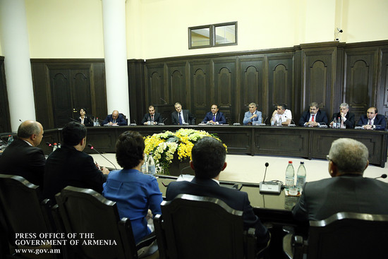 Վարչապետն ընդունել է Ֆրանսիայի ԱԺ սոցիալիստական խմբակցության նախագահի գլխավորած պատվիրակությանը