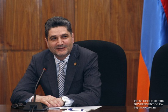 Կառավարության ղեկավարն ընդունել է տնտեսագետ-ուսանողներին