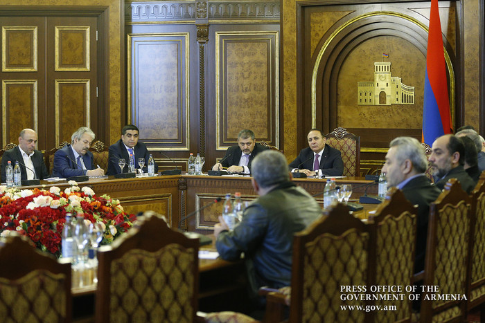 Վարչապետը տնտեսվարողների հետ քննարկել է արտադրության զարգացմանն ուղղված հարցեր