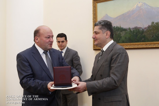 Ազգային արժույթի ներդրման 20-ամյակի կապակցությամբ մի խումբ գործիչներ պարգևատրվել են ՀՀ վարչապետի կող