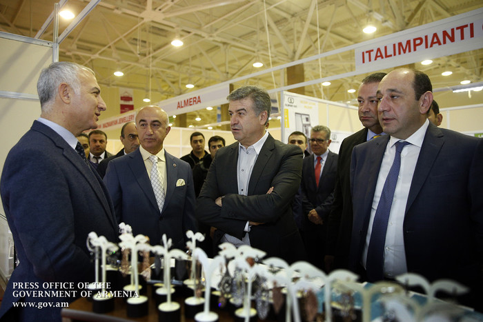 Վարչապետը ծանոթացել է «ՋՈՒՆՎԵՔՍ Երևան շոու-2016» ոսկերչական միջազգային ցուցահանդեսին ներկայացված աշխ