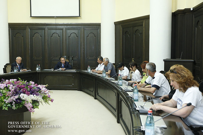 Վարչապետն ընդունել է «Նաիրիտ» գործարանի մի խումբ աշխատակիցների