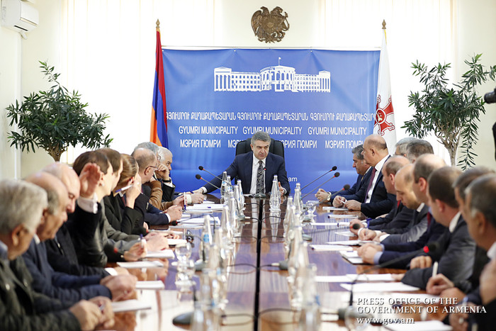 Վարչապետը շրջայց է կատարել Կումայրի պատմական կենտրոնի տարածքում և խորհրդակցություն անցկացրել քաղաքապ