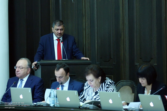 Կառավարությունը ձեռնամուխ է լինում 2014թ. պետբյուջեի նախագծի քննարկմանը