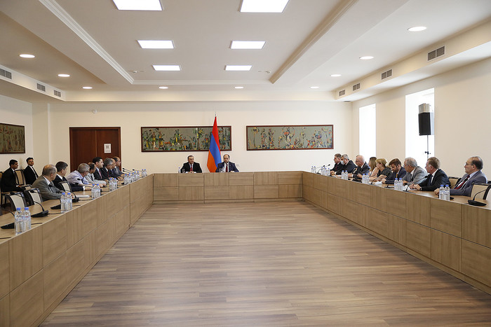 Արայիկ Հարությունյանն ԱԳՆ աշխատակազմին է ներկայացրել նախարարի նորանշանակ առաջին տեղակալ Արմեն Գրիգոր