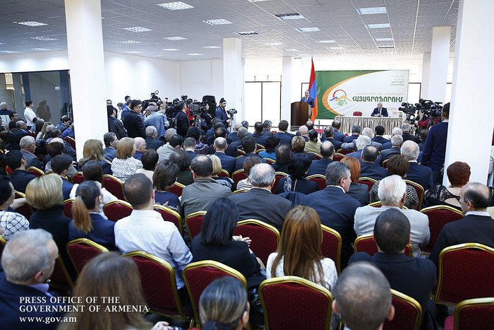 Վարչապետը ներկա է գտնվել «ԱրմՊրոդԷքսպո» ցուցահանդեսի և «Հայագրոֆորում» համաժողովի բացմանը