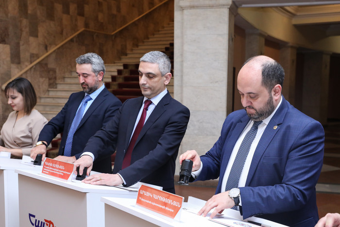 Արայիկ Հարությունյանը մասնակցել է Եղիշե Չարենցի 125-ամյակին նվիրված նամականիշի մարման արարողությանը