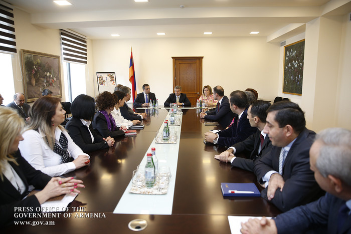 Վարչապետը Սպորտի և երիտասարդության, Բնապահպանության, Առողջապահության, Մշակույթի և Էկոնոմիկայի նախարա