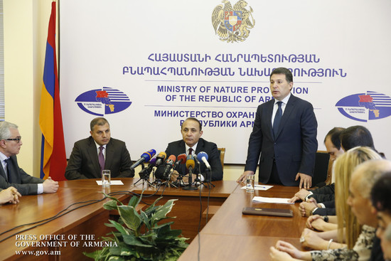 Վարչապետը ՀՀ բնապահպանության նախարարության աշխատակազմին է ներկայացրել նորանշանակ նախարարին
