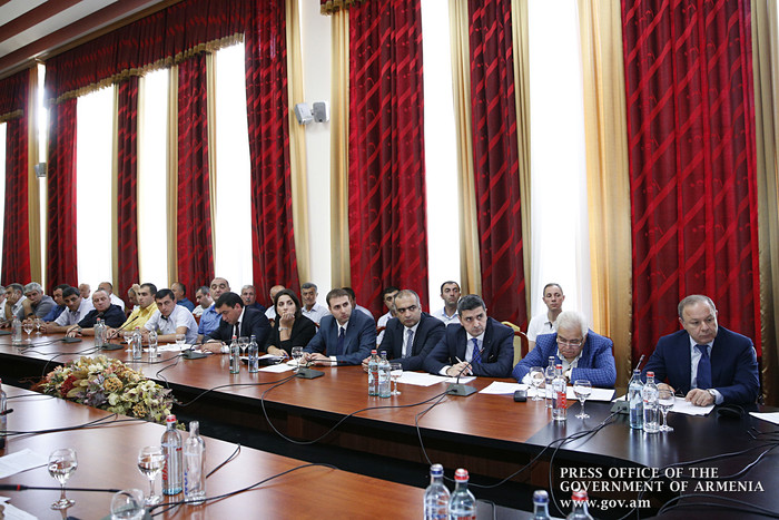 «Սահմանամերձ համայնքներում պետք է ժամանակակից ու որակյալ կրթություն ապահովենք». Վարչապետը խորհրդակցո