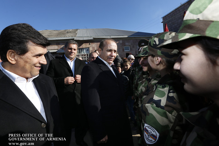 Ամանորի նախօրեին վարչապետն այցելել է Այգեհովիտ և սահմանապահ դիրքեր