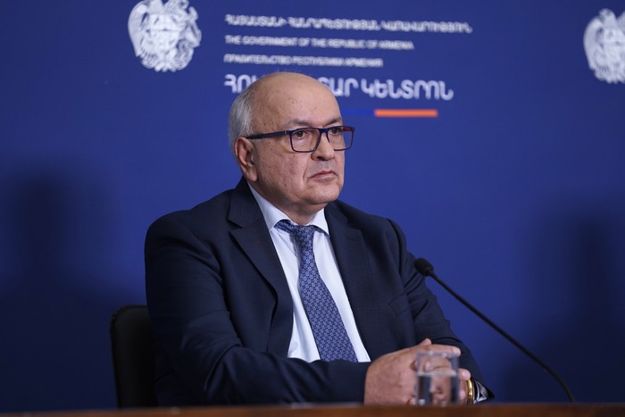 Կառավարության աջակցության հետագա ծրագրերից օգտվելու համար 75-ից բարձր տարիքային խմբում գտնվող, առաջի