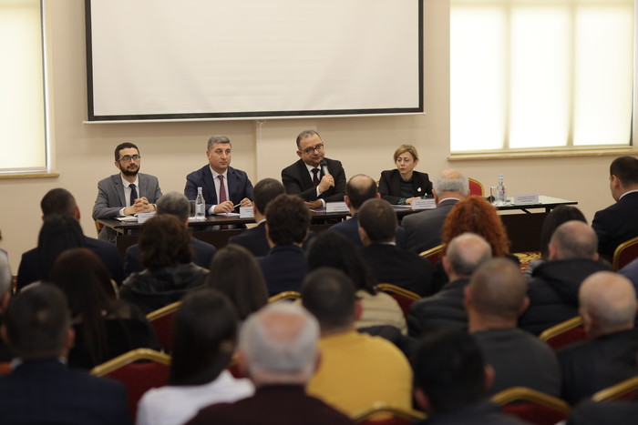 Փոխվարչապետ Տիգրան Խաչատրյանը հանդիպել է ՀՀ մարզերում բնակություն հաստատած ԼՂ-ից բռնի տեղահանված մեր