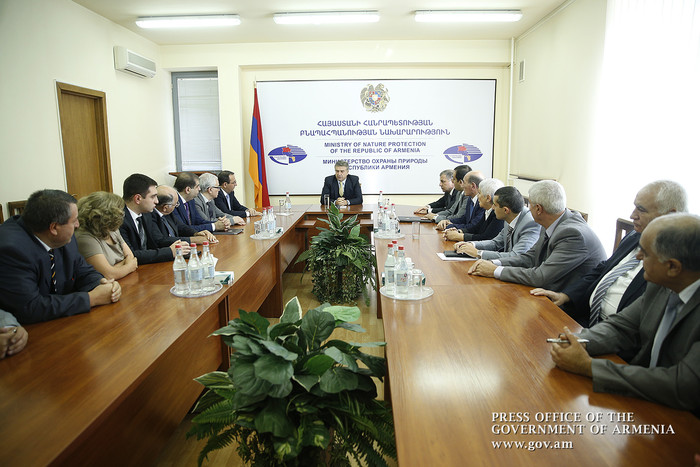Վարչապետը Սպորտի և երիտասարդության, Բնապահպանության, Առողջապահության, Մշակույթի և Էկոնոմիկայի նախարա