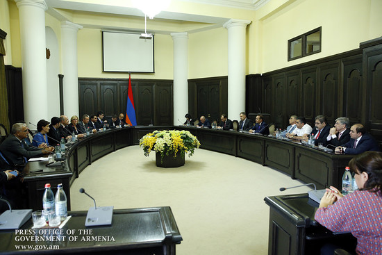 Վարչապետն ընդունել է Ֆրանսիայի ԱԺ սոցիալիստական խմբակցության նախագահի գլխավորած պատվիրակությանը