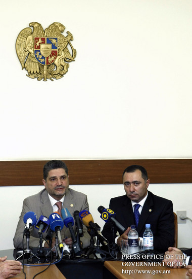 Վարչապետն աշխատակազմին է ներկայացրել նորանշանակ նախարարին