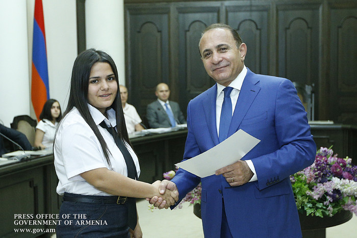 Վարչապետը շնորհավորել է 2014-2015 թթ. ուսումնական տարվա հանրապետական օլիմպիադայի հաղթողներին
