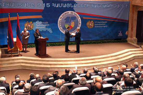 Տիգրան Սարգսյանը մրցանակներ է հանձնել տարբեր անվանակարգերում լավագույնը ճանաչված համայնքների ղեկավար